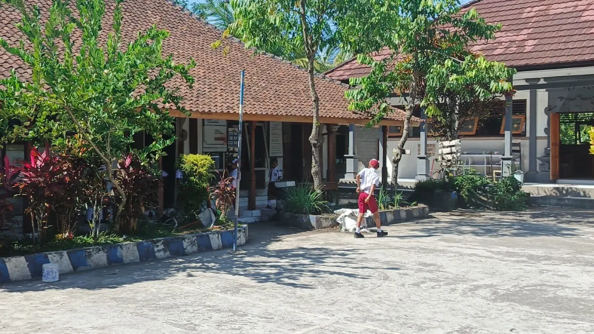 Suasana SDN 5 Pohsanten saat hari pertama MPLS Ramah tahun ajaran 2026/2027. (I Gde Riantory Warmadewa/Bali Express)