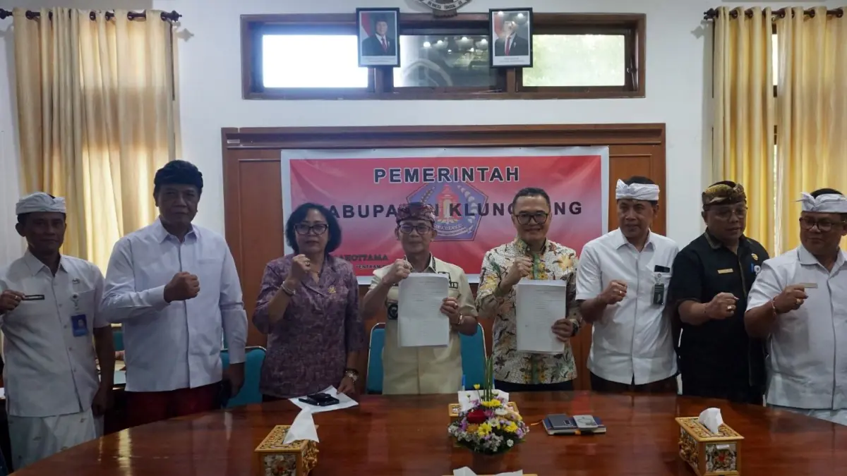 Pemkab Klungkung menandatangi pinjaman dana dengan PT Sarana Multi Infrastruktur (SMI) Persero untuk penataan Pura Watu Klotok, Selasa (14/7/2026). (Ist)