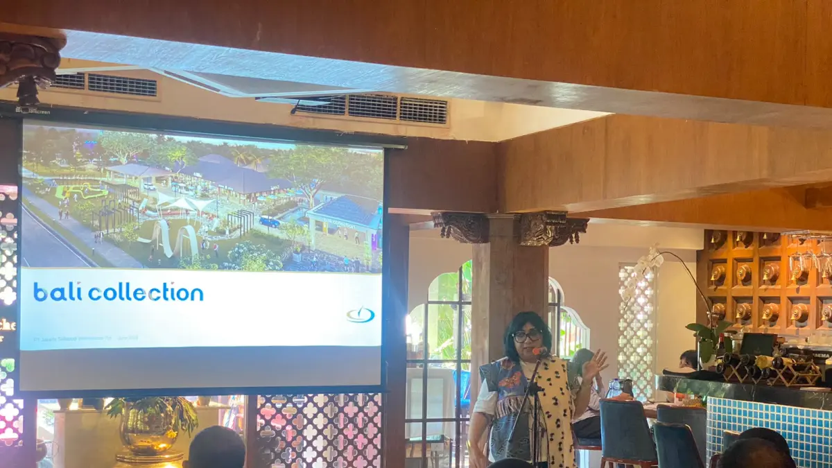General Manager Commercial Property JSI, Stella Kohdong saat memaparkan rencana pengembangan Bali Collection, Nusa Dua, Rabu (15/7).