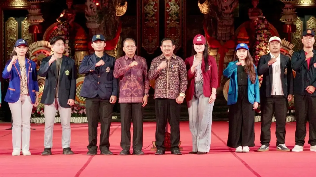 PROGRAM:&nbsp;Gubernur Bali Wayan Koster resmi meluncurkan Program Pengabdian Masyarakat Desa Kerthi Bali Sejahtera di Panggung Terbuka Ardha Candra, Taman Budaya Provinsi Bali, Denpasar, Rabu (15/7)