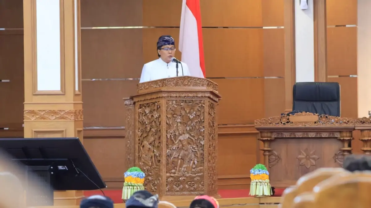 RAPAT: Rapat Paripurna DPRD Bali di Gedung DPRD Provinsi Bali, Selasa (14/7)