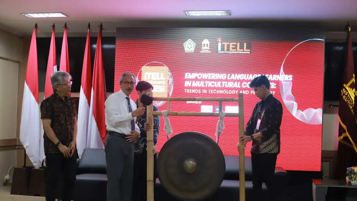 Rektor Institut Mpu Kuturan (IMK), Prof. Dr. I Gede Suwindia, M.A saat membuka International Technology-Enhanced Language Learning (iTELL) Conference 2026 yang berlangsung selama dua hari, 16–17 Juli 2026 (I Putu Mardika/Bali Express)