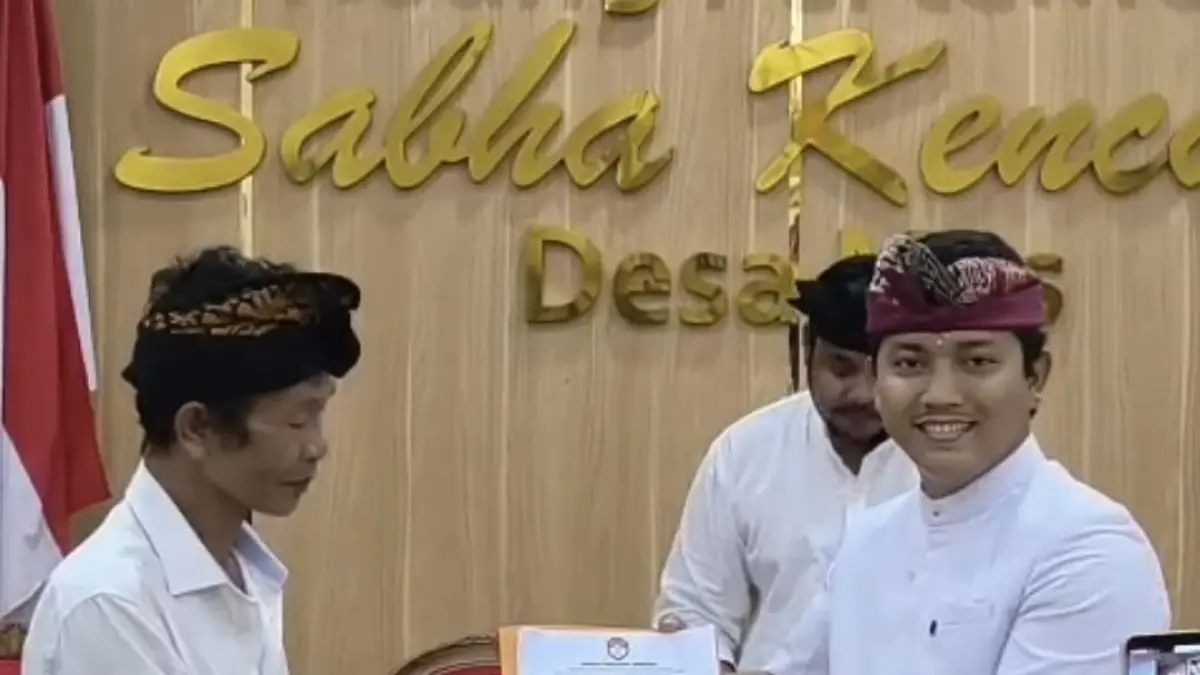 DAFTAR: Tokoh muda Desa Mas, I Kadek Dwi Mahendra Putra resmi daftar Pilkel 2026, Sabtu (18/7).&nbsp;