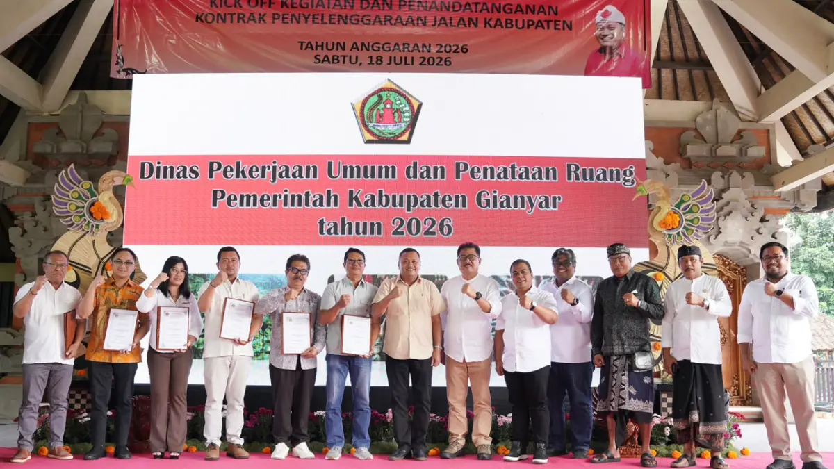 KONTRAK : Penandatanganan kontrak perjanjian perbaikan jalan 2026 di seluruh jalan Kabupaten Gianyar.