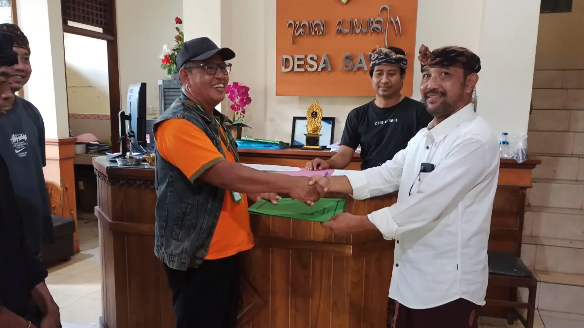 MENDAFTAR: Pendaftaran bakal calon perbekel di Desa Sayan, Ubud.&nbsp;