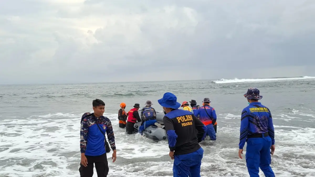 PENCARIAN : Proses hari ketiga pencarian nelayang hilang di &nbsp;Pantai Rangkan, Banjar Rangkan, Desa Ketewel, Kecamatan Sukawati.&nbsp;