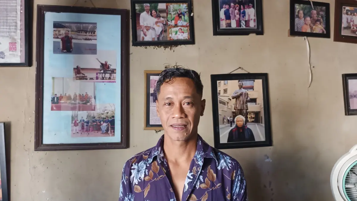 KENANG: Putra keempat almarhum, I Ketut Tarmadi