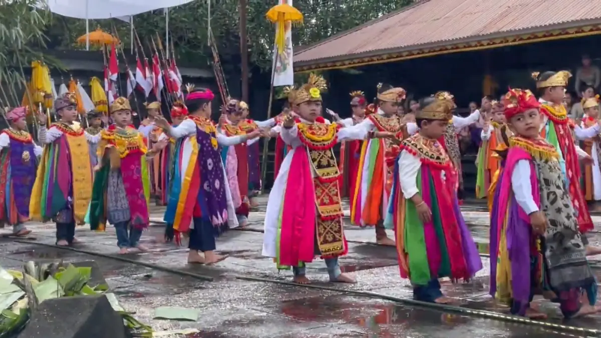 Tari Jangkang di Desa Adat Cempaga, Kecamatan Banjar Buleleng bertepatan Umanis Kuningan (ist)

