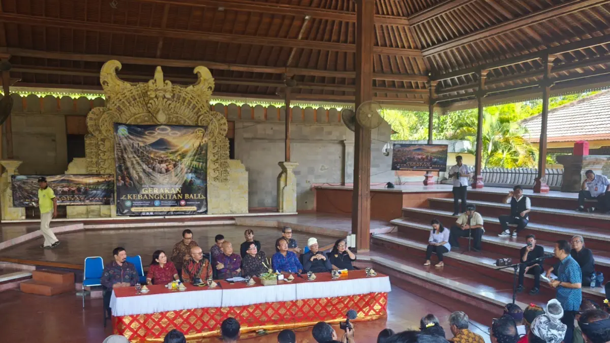 DUKUNG: Forum Pemerhati Pembangunan (FOR HATI) Bali mendatangi Kantor DPRD Bali, Rabu (3/6)