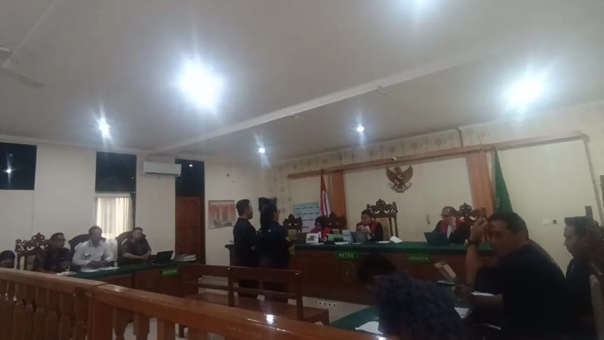 Saksi-saksi dari Manajer Teknologi Informasi (IT) serta Manajer Keuangan PT Varash Saddan Nusantara dalam sidang gugatan perdata melawan bank di PN Denpasar. (Bali Express/Istimewa)