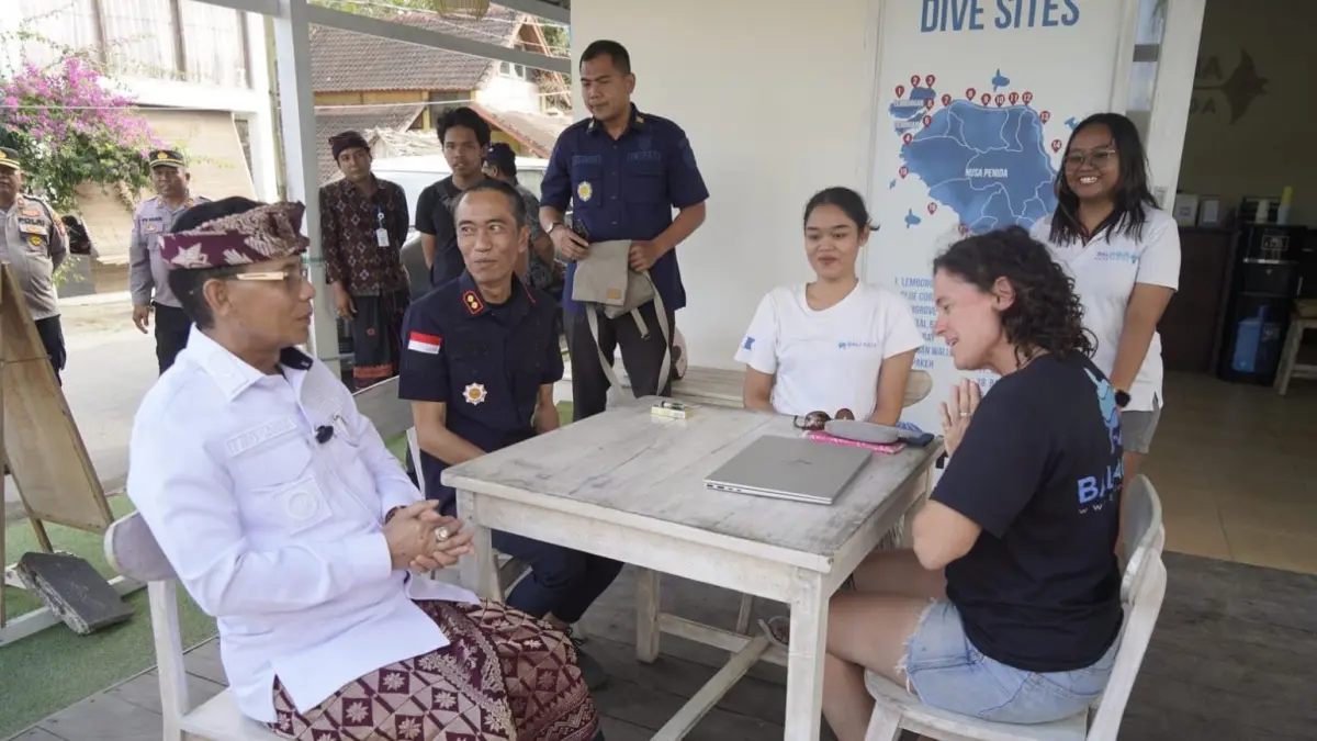 Bupati Klungkung I Made Satria saat sidak ke tempat usaha milik WNA di Nusa Penida, Kamis (30/7/2026). (Ist)