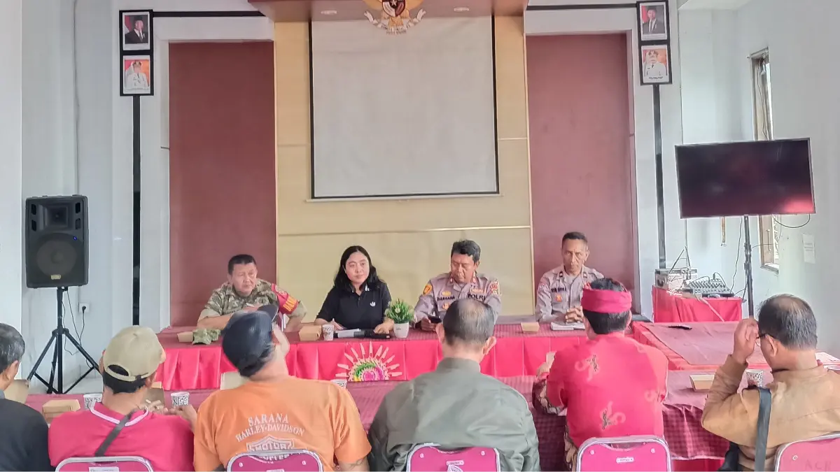 Rapat koordinasi Forum Komunikasi Pimpinan Kecamatan (Forkopimcam) Baturiti yang digelar Jumat (31/7/2026). (Kusuma Yoni/Bali Express)