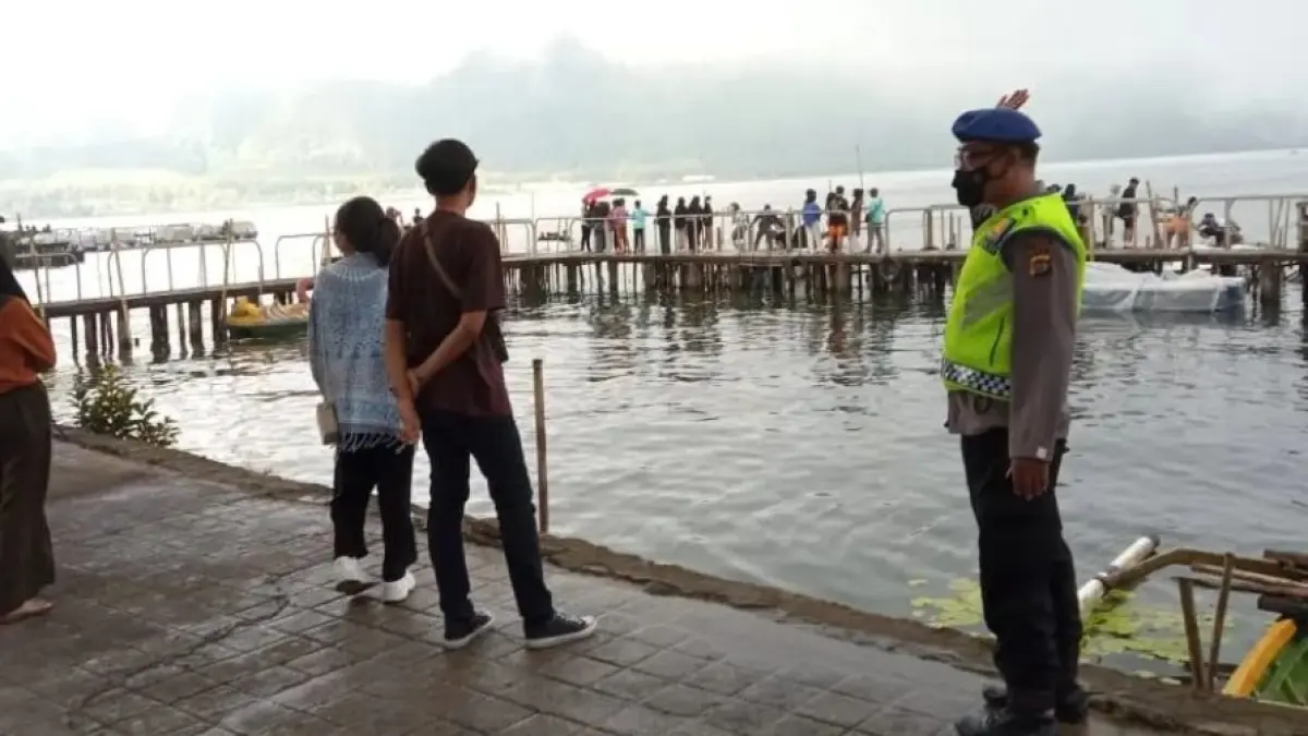 Aktivitas wisata di Dermaga Bedugul yang lama. (Ist)