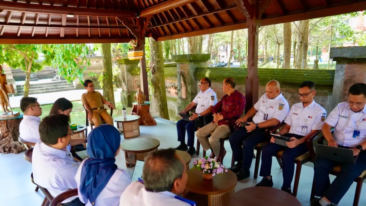 Bupati Badung, I Wayan Adi Arnawa saat menerima audiensi PT KAI sebagai langkah pembangunan trem, beberapa hari lalu. (ist)