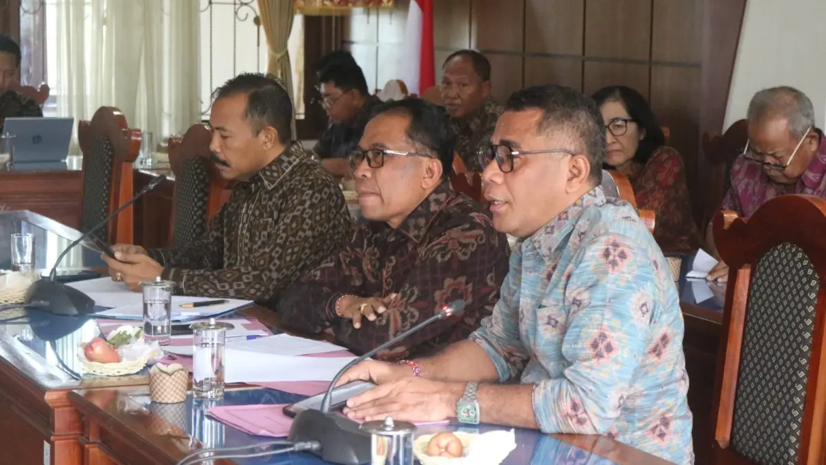 Rapat internal Banggar DPD Buleleng bersama gabungan komisi mempertajam pembahasan Rancangan KUA dan PPAS Tahun Anggaran 2027. (Ist)