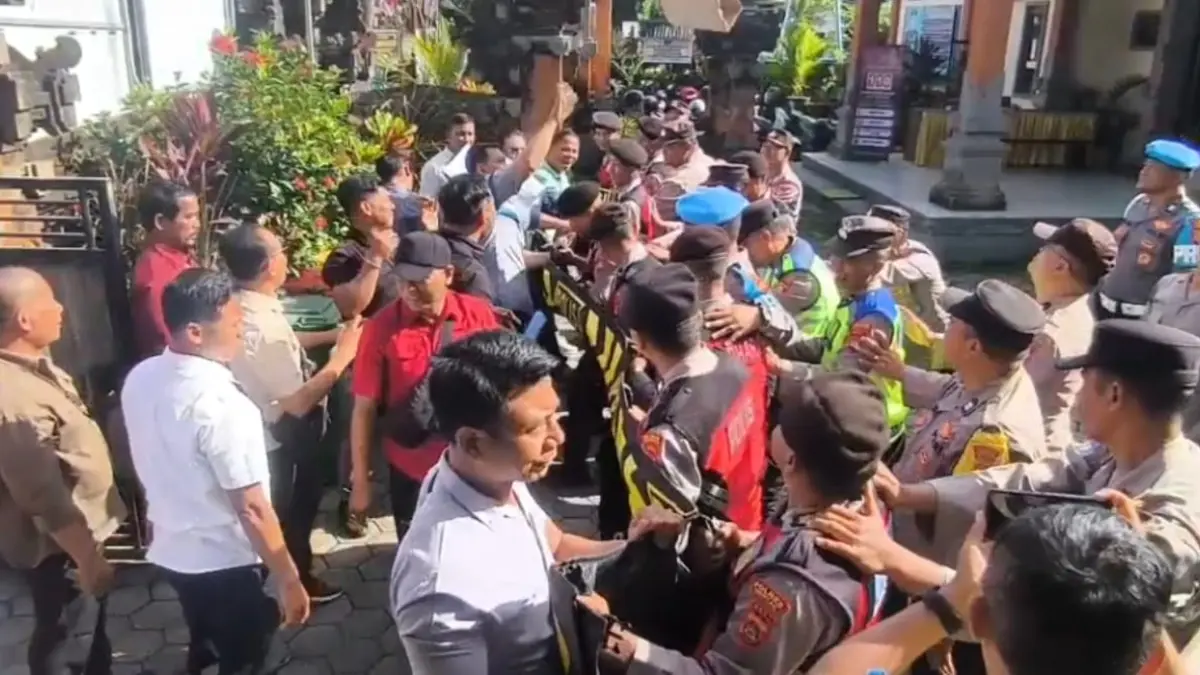 SIMULASI : Simulasi pengamanan Mako di Polsek Blahbatuh.&nbsp;