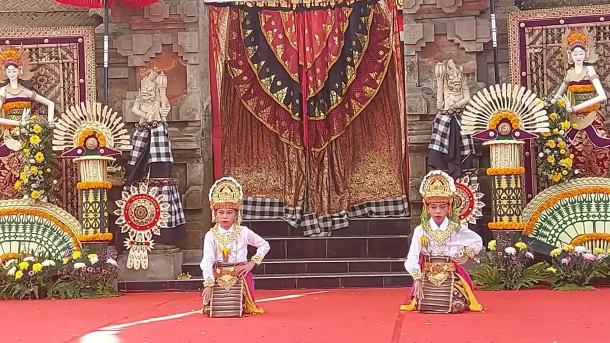 Tari Gandrung Bangunurip Desa Batukanding, Nusa Penida (ist)

