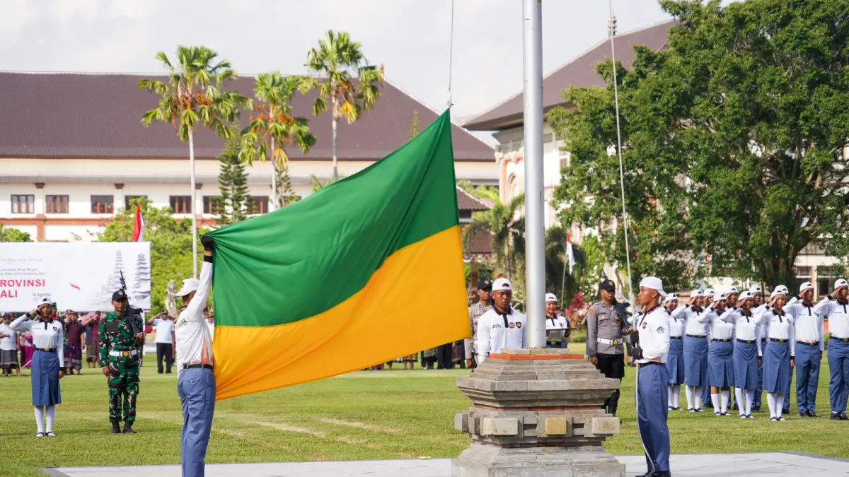 Para anggota Paskibraka Badung saat melakukan latihan di Lapangan Puspem Badung. (ist)