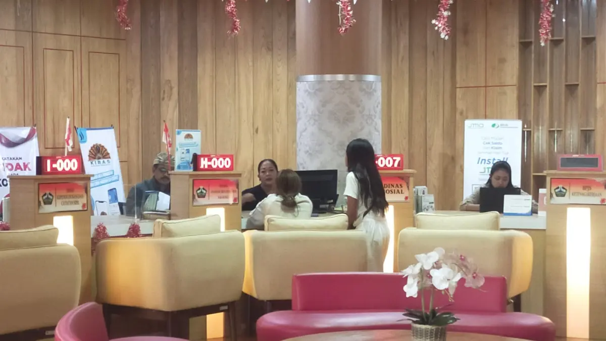 Suasana pelayanan di MPP Bangli, Kamis (14/8/2026). (I Made Mertawan/Bali Express)