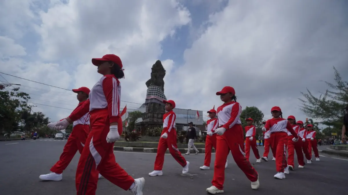 Gerak jalan tingkat SD se-Kecamatan Bangli, Sabtu (15/8/2026). (Diskominfosan Bangli)