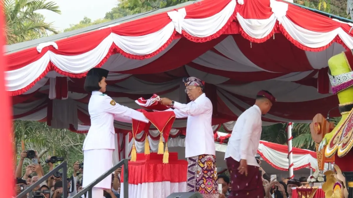 HUT RI: Upacara&nbsp;peringatan HUT ke-81 RI di Lapangan Niti Mandala Denpasar, Senin (17/8).