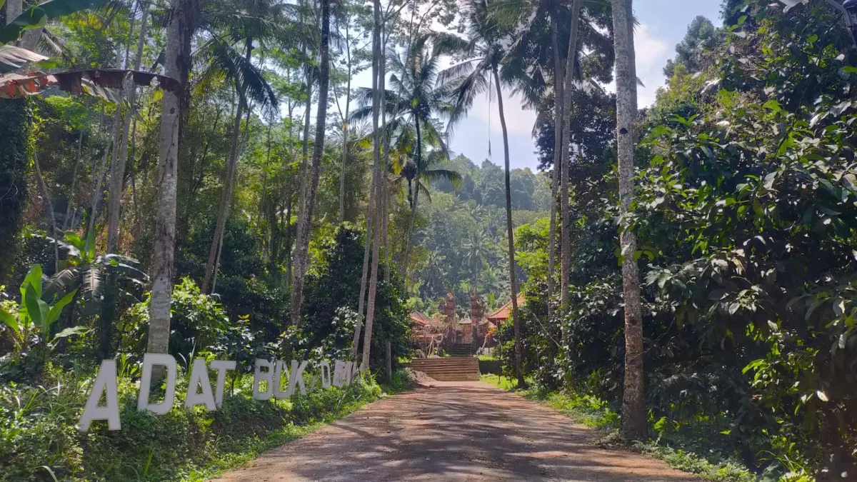 Hutan Adat Bukit Demulih meraih penghargaan. (I Made Mertawan/Bali Express)

&nbsp;