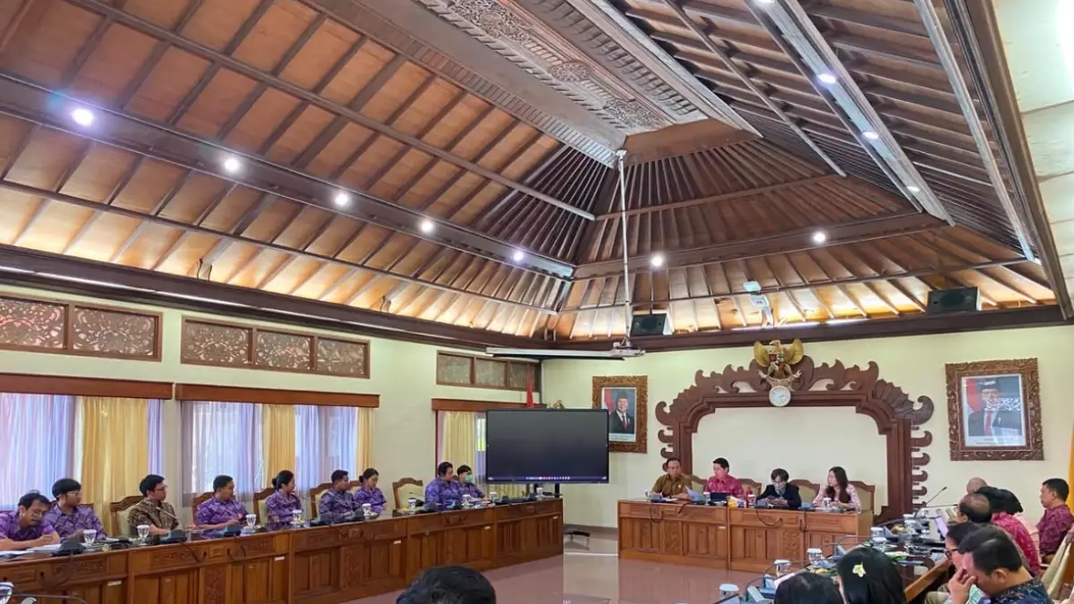 KEPASTIAN:&nbsp;Komisi IV DPRD Bali menerima audiensi perwakilan tenaga radiologi RSUD Bali Mandara di Kantor DPRD Bali, Selasa (18/8).