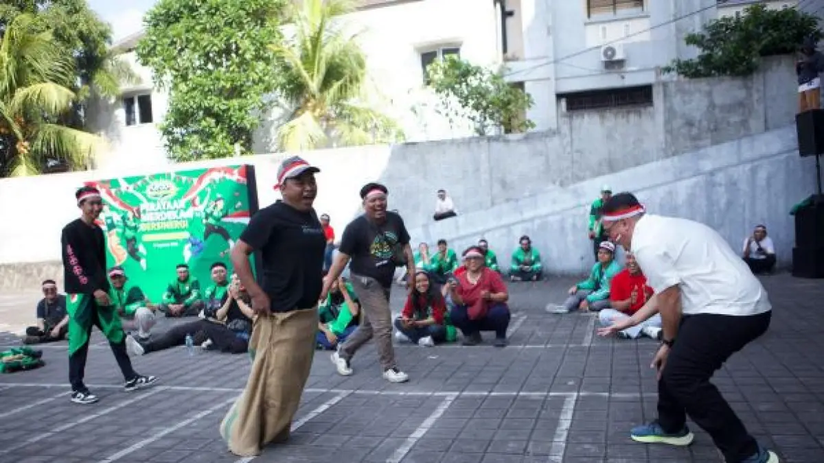 Keseruan Mitra Grab mengikuti permainan tradisional khas 17-an dalam rangkaian Games “Persatuan” pada Perayaan Merdeka Bersinergi (17/08).