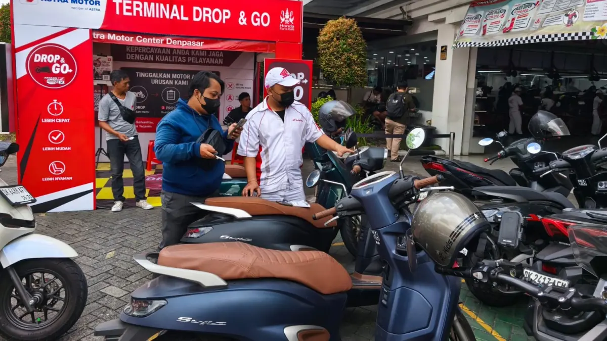 Layanan Servis Drop & Go di bengkel resmi Honda (AHASS) permudah konsumen untuk memelihara sepeda motornya. (Ist)