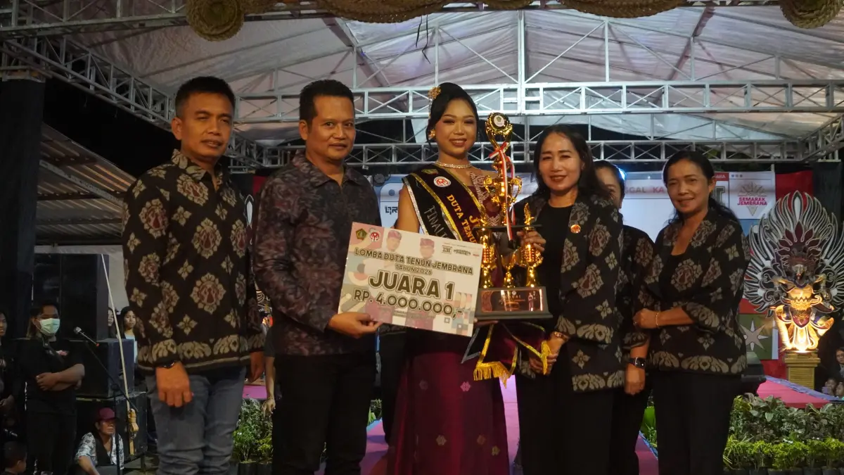 DUTA TENUN : Anak Agung Istri Canakya Kusuma Dewi dinobatkan sebagai Duta Tenun Jembrana 2026. (ist)