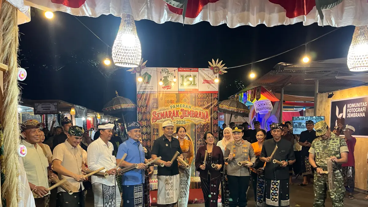 pemukulan kulkul oleh Bupati Jembrana I Made Kembang Hartawan bersama Forkopimda Jembrana menandai pembukaan pameran Semarak Jembrana 2026. (ist)