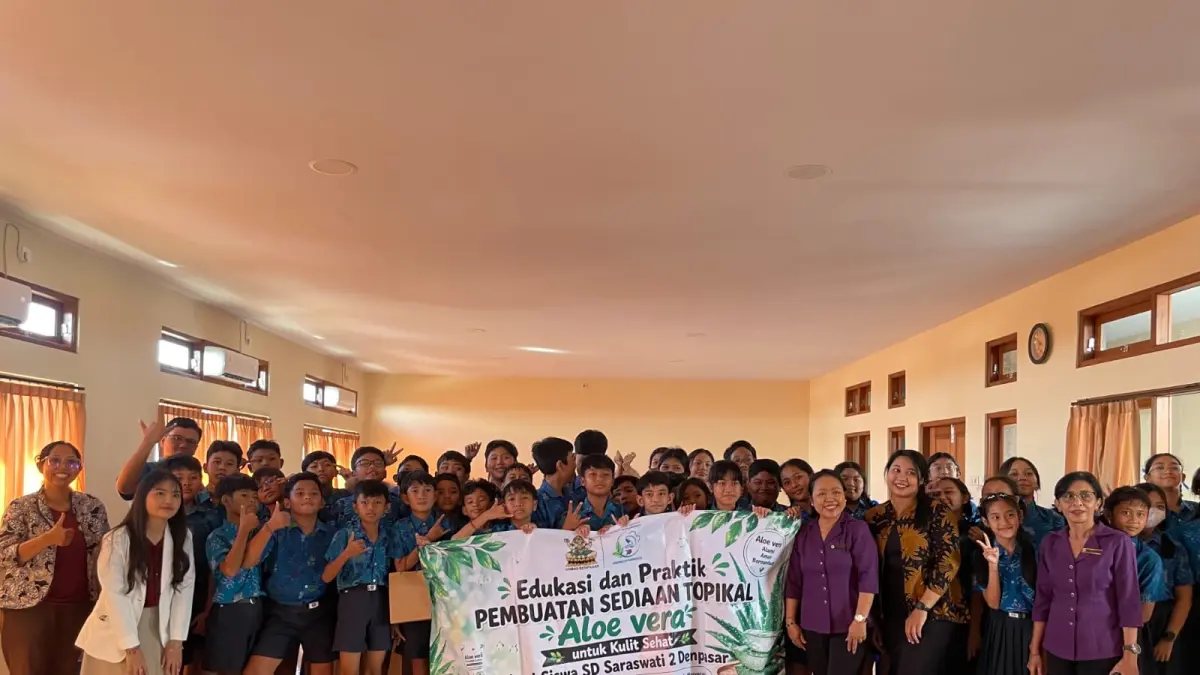 Melalui kegiatan Pengabdian kepada Masyarakat (PkM) yang dilaksanakan Fakultas Farmasi Universitas Mahasaraswati ajak 47 siswa kelas VI SD Saraswati 2 Denpasar membuat Aloe vera Emulgel Lotion.