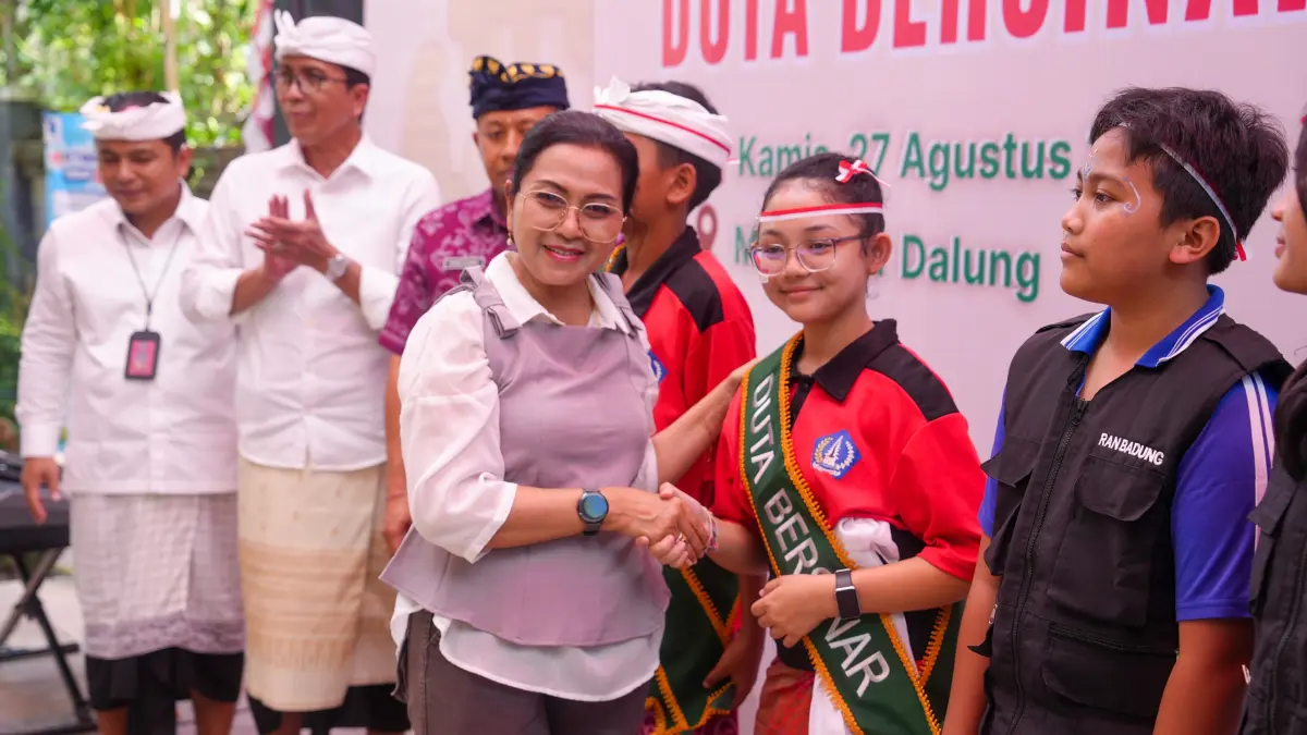 Bunda Anti Narkoba Kabupaten Badung, Nyonya Rasniathi Adi Arnawa saat acara bertajuk “Merdeka Tanpa Narkoba” di Mie Kober Dalung, Kuta Utara, Kamis (27/8). (PROKOMPIM SETDA BADUNG)