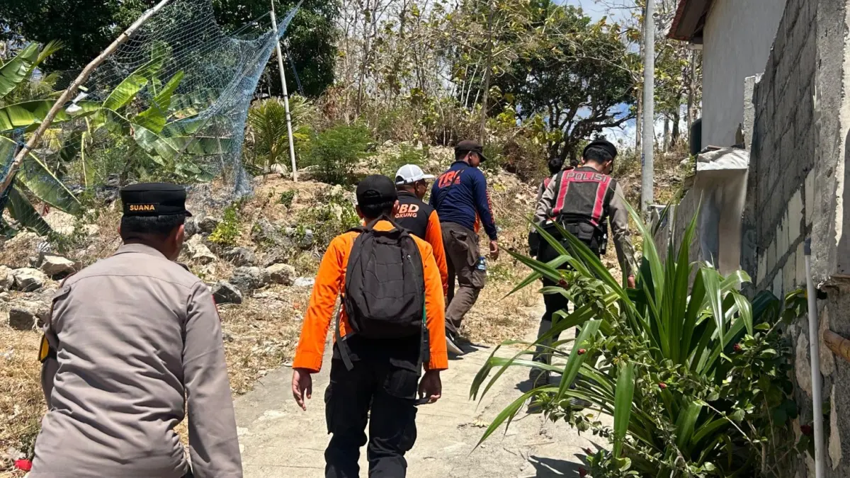 Tim gabungan melaksanakan pencarian terhadap lansia yang hilang di Nusa Penida. (Ist)
