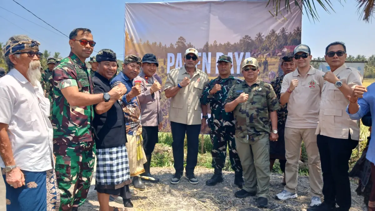 De Gadjah Panen Bersama Petani Jembrana