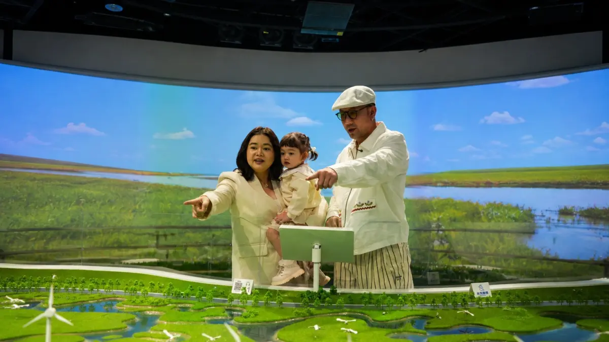 Denny Sumargo bersama keluarga selaku Brand Ambassador AceKid saat mengunjungi FEIHE AceKid Smart Factory di Harbin, China. Dalam kunjungan tersebut, Denny dan keluarga melihat langsung proses pembuatan susu formula AceKid serta berbagai fasilitas smart factory yang menerapkan teknologi produksi dan sistem pengendalian kualitas untuk menjaga kualitas dan keamanan produk di setiap tahap

