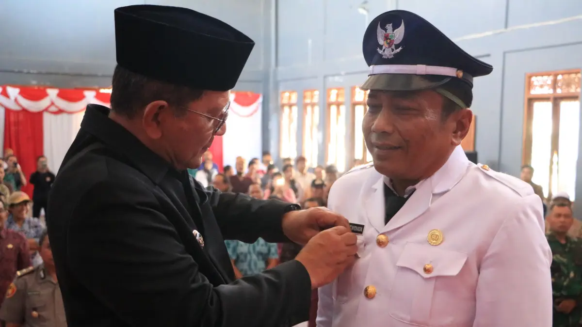 Pelantikan Perbekel Antar Waktu (PAW) Desa Pengastulan oleh Bupati Buleleng&nbsp;I Nyoman Sutjidra, Jumat (4/9/2026). (Ist)