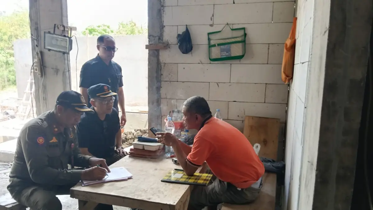 Satpol PP Badung saat melakukan sidak di di kawasan Subak Mungu, Desa Munggu, Kecamatan Mengwi, Jumat (4/9). (Ist)