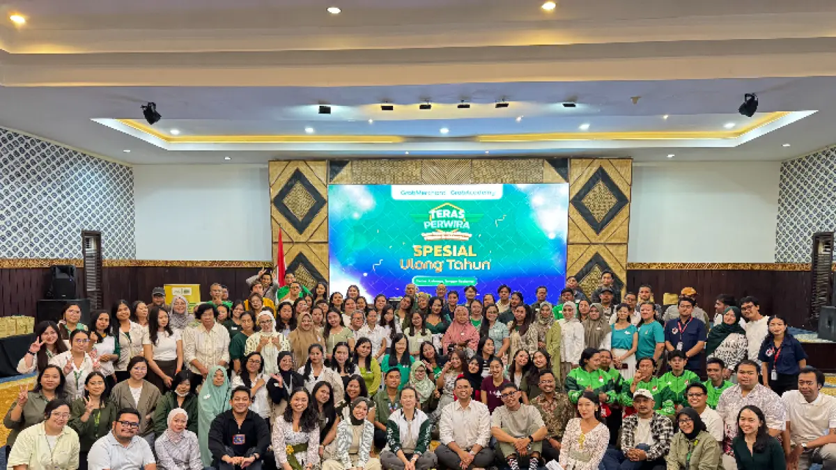 Peserta Teras Perwira Spesial Ulang Tahun 2026 di Denpasar berfoto bersama. Tahun ini Teras Perwira digelar di 10 kota dengan menghadirkan berbagai edukasi seperti strategi iklan digital, pemanfaatan AI, perhitungan harga jual, hingga pengelolaan pendanaan usaha.

