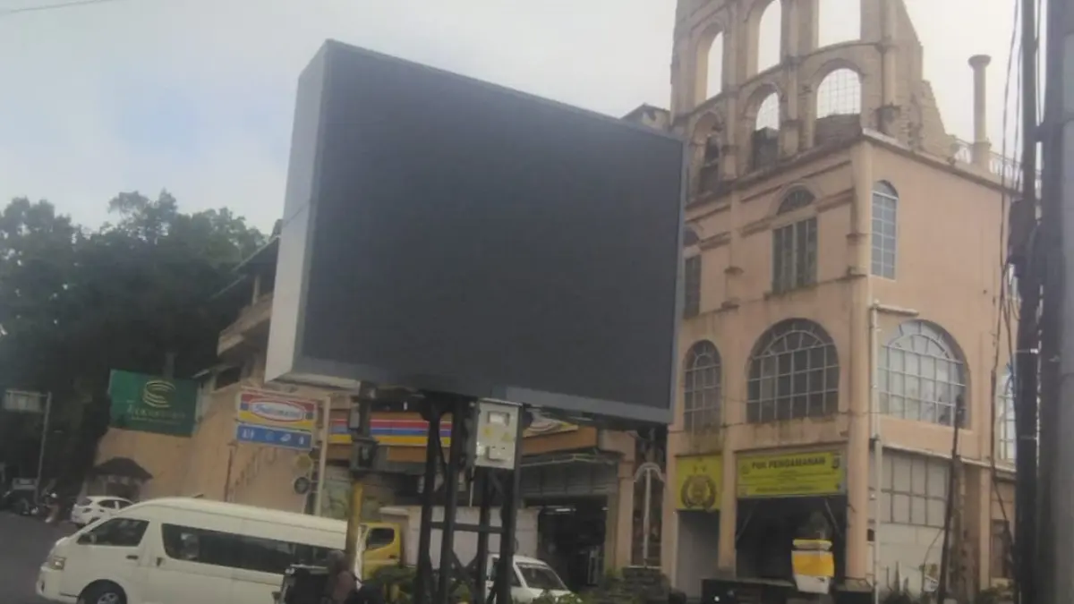 Keberadaan videotron di Penelokan, Kecamatan Kintamani, Bangli didatangi tim dari Pemkab Bangli, Kamis (10/9/2026). (ist)