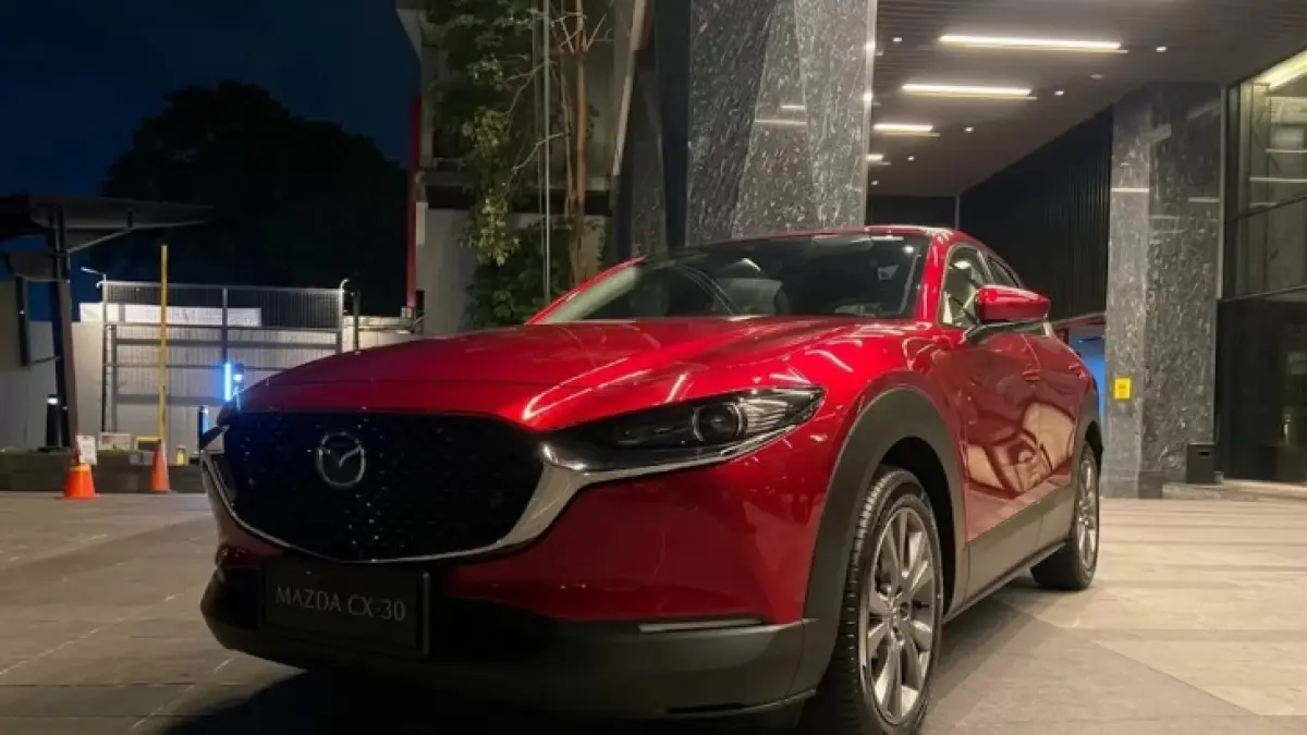 Dinamika mobilitas Bali menjadi konteks kehadiran dua SUV Mazda dengan cerita berbeda, dari generasi terbaru SUV global hingga model pertama Mazda yang dirakit lokal di Indonesia