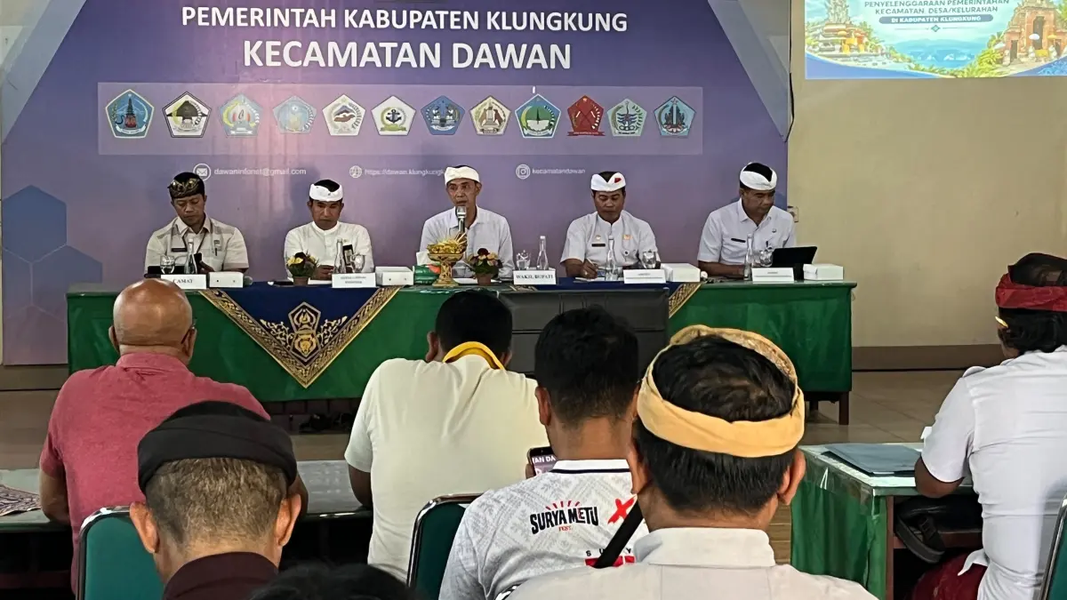Wabup Tjok Surya saat memimpin Evaluasi Penyelenggaraan Pemerintahan Kecamatan, Desa, dan Kelurahan di Kantor Camat Dawan, Jumat (11/9/2026). (Ist)