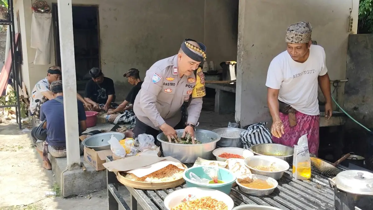 Bhabinkamtibmas Desa Singakerta Aiptu I Made Widastra.
