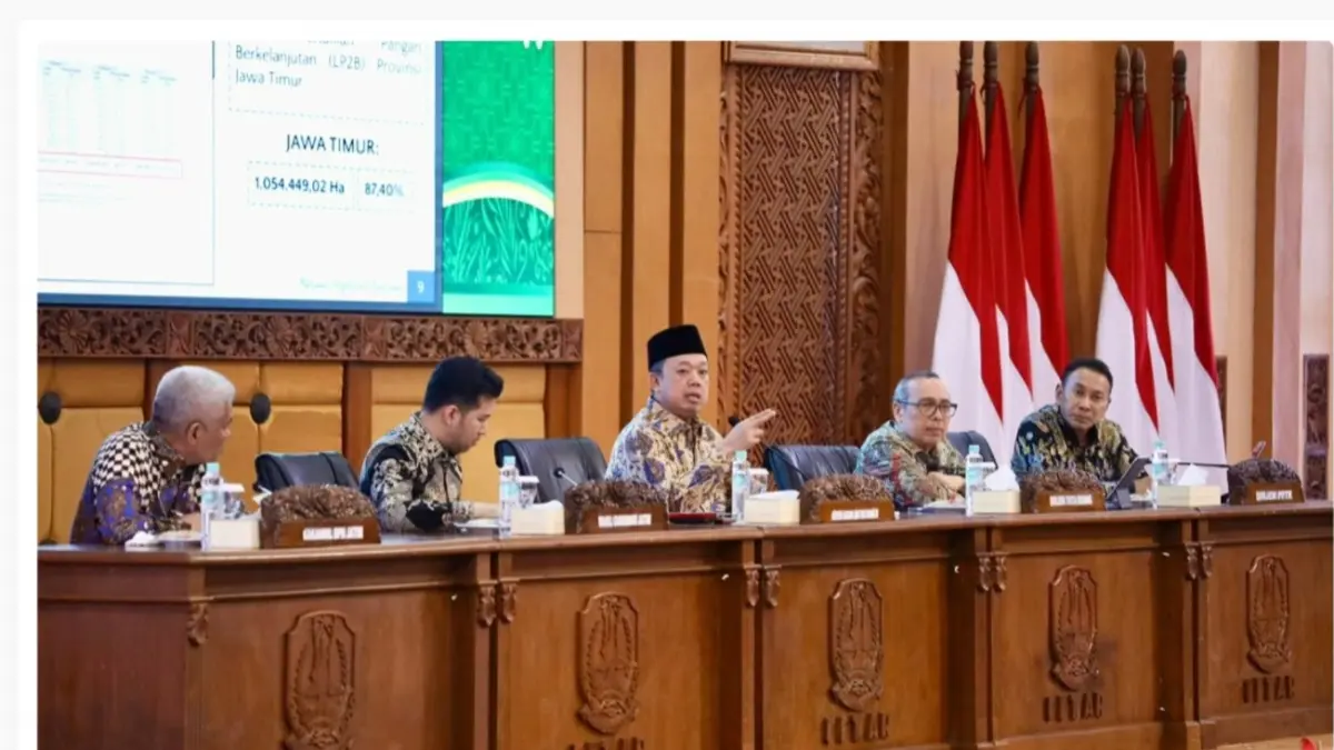 Nusron Wahid, menekankan pentingnya sinergi antara Kementerian ATR/BPN, pemerintah daerah melalui Badan Pendapatan Daerah (Bapenda), dan Pejabat Pembuat Akta Tanah (PPAT)
