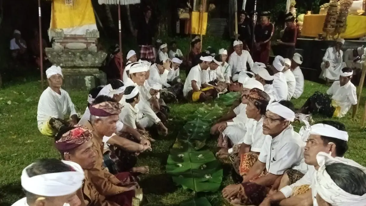 Tradisi Memalang-Malangan di Desa Adat Mantring