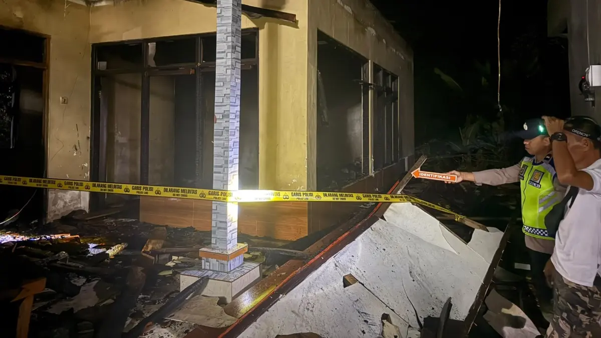 Kebakaran rumah di Banjar Dauh Siyong, Desa Lumbung, Tabanan, Selasa (15/9/2026). (Ist)