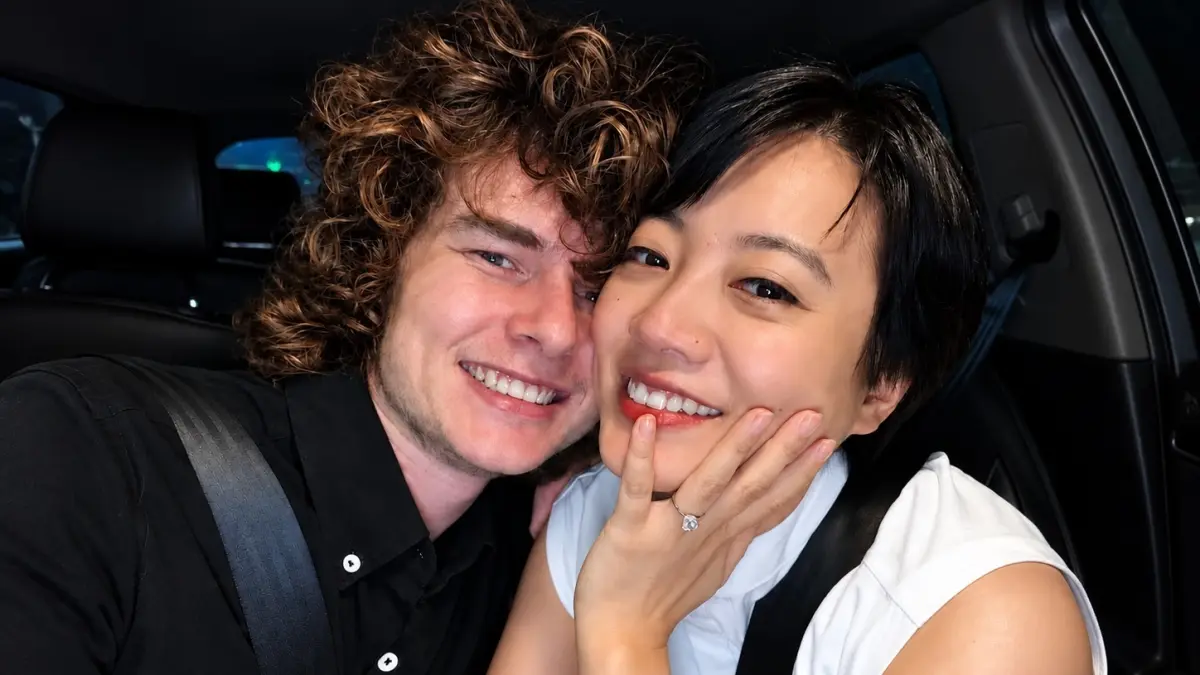 3 Tahun Pacaran, Leony Resmi Dilamar Sang Kekasih. (Foto: Instagram|@leonyvh)