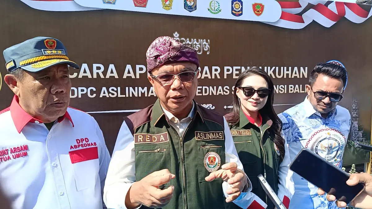 Jaksa Agung Muda Intelijen Kejaksaan Agung RI sekaligus Ketua Dewan Pengawas ASLINMAS Indonesia Prof Dr Reda Manthovani bersama Gubernur Maluku Utara Sherly Tjoanda. (Bali Express/I Gede Paramasutha)