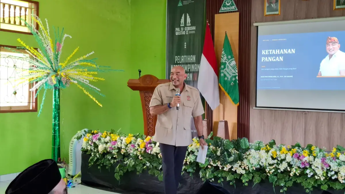 Made Muliawan Arya alias De Gadjah menjadi narasumber dalam Pelatihan Kepemimpinan Lanjutan (PKL) IV dan Dirosah Wustho II PW GP Ansor Provinsi Bali di MIN 1 Karangasem, Sabtu (19/9/2026). (Ist)