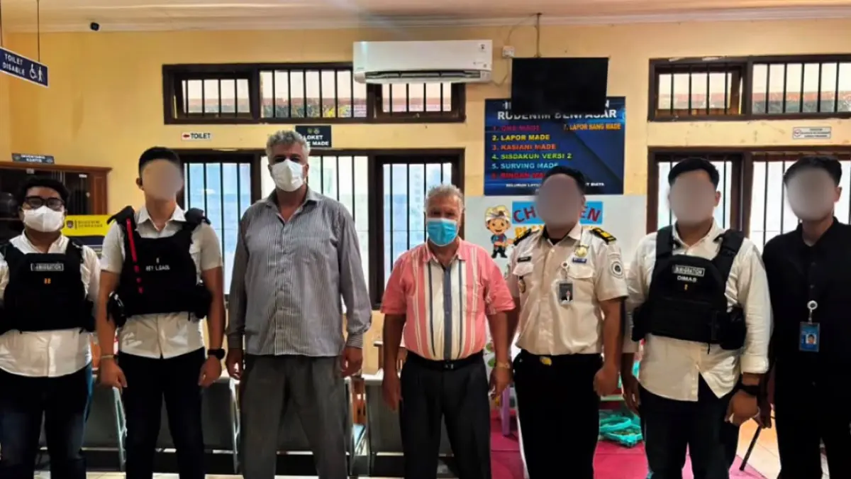 Proses penyerahan dua WNA Iran dari Polres Tabanan ke Kantor Imigrasi Tabanan Selasa lalu.